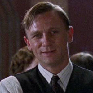 Daniel Craig as Connor Rooney in Road to Perdition